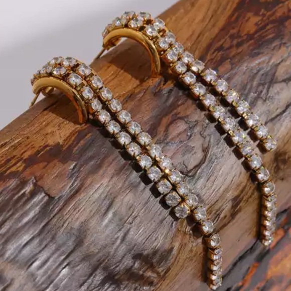 🤍Gold plated cubic zirconia long dangle earrings - Picture 2 of 5